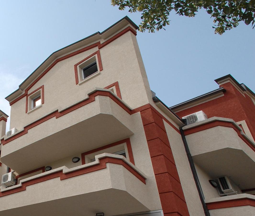 ホテル Prenociste Konstantin 2008 Ni エクステリア 写真