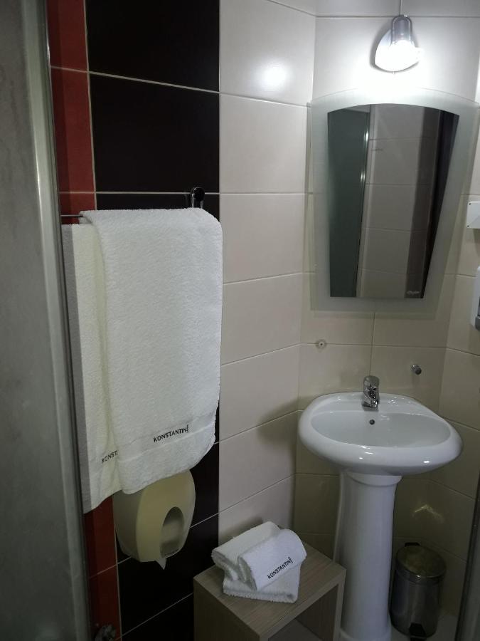 ホテル Prenociste Konstantin 2008 Ni エクステリア 写真
