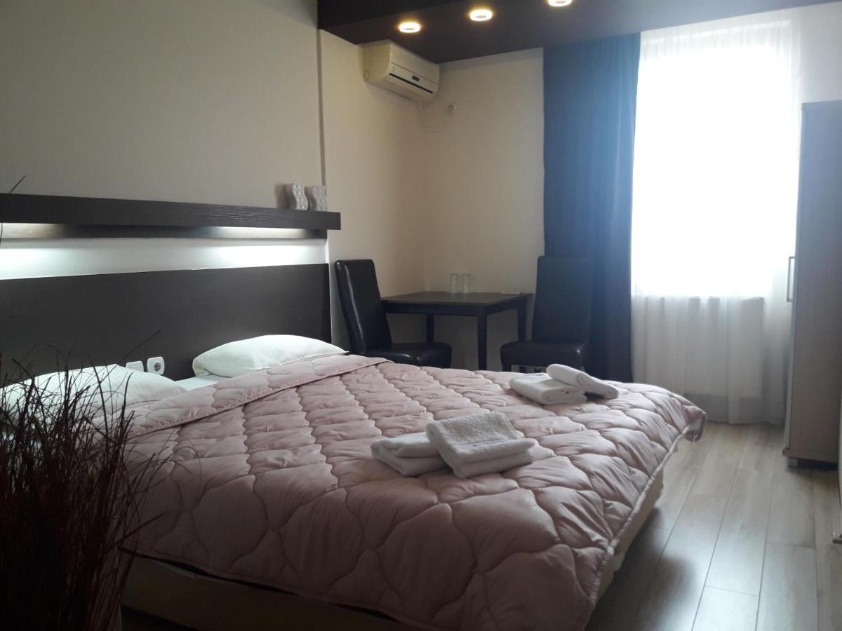 ホテル Prenociste Konstantin 2008 Ni エクステリア 写真